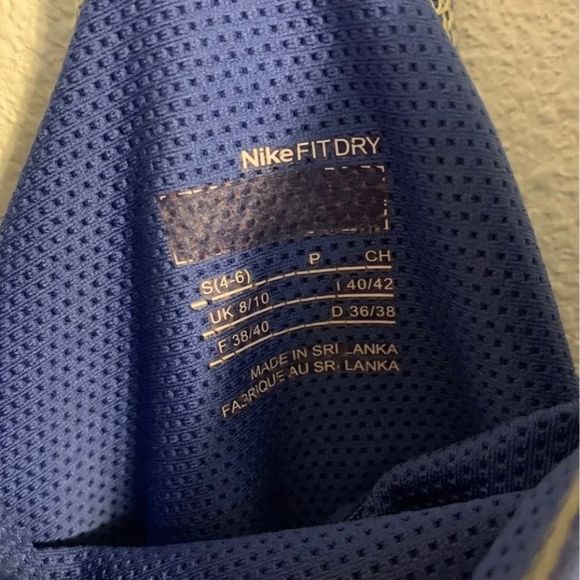 Small Blue Nike tank top - Picture 3 of 3